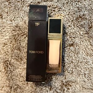 Tom Ford Shade and Illuminate Soft Radiance SPF 50 Foundation - Buff (2.0)